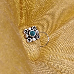 Traditional Turquoise Center Nose Pin
