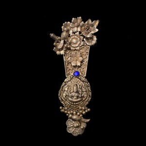  Floral Intricate Detailed Pendant